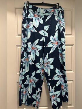 Women's Petite Navy Floral Wide-Leg Pants